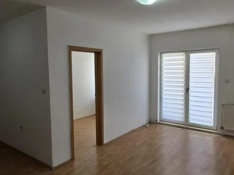 Izdavanje, jednosoban stan, 35m², Bulevar patrijarha Pavla, Novi Sad Sve Podlokacije - image 4