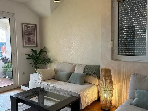 Rent, two bedroom apartment, 82m², Centar, Tivat - image 1