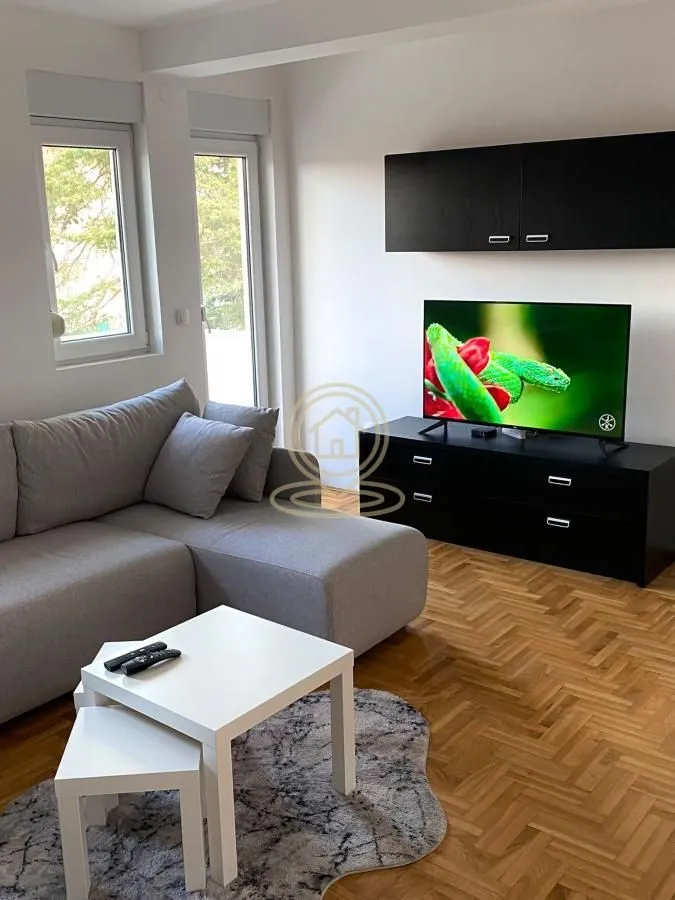 Izdavanje, trosoban stan, 65m², Banjica, Voždovac Sve Podlokacije