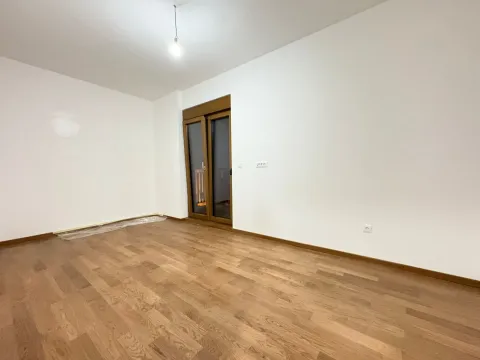 Izdavanje, trosoban stan, 85m², Vezirov Most, Podgorica - image 2