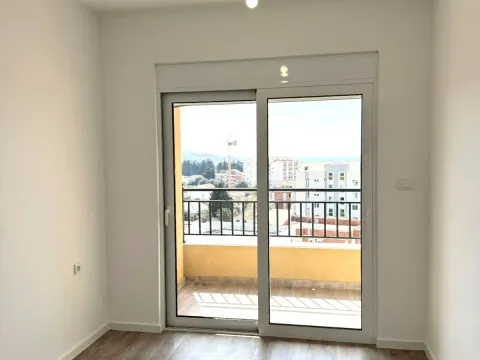 Prodaja, jednosoban stan, 46m², Centar, Bar - image 2