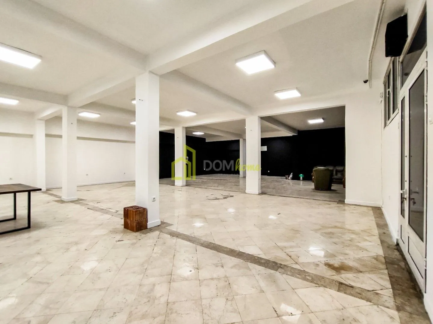 Izdavanje, poslovni prostor, 220m², Centar, Podgorica