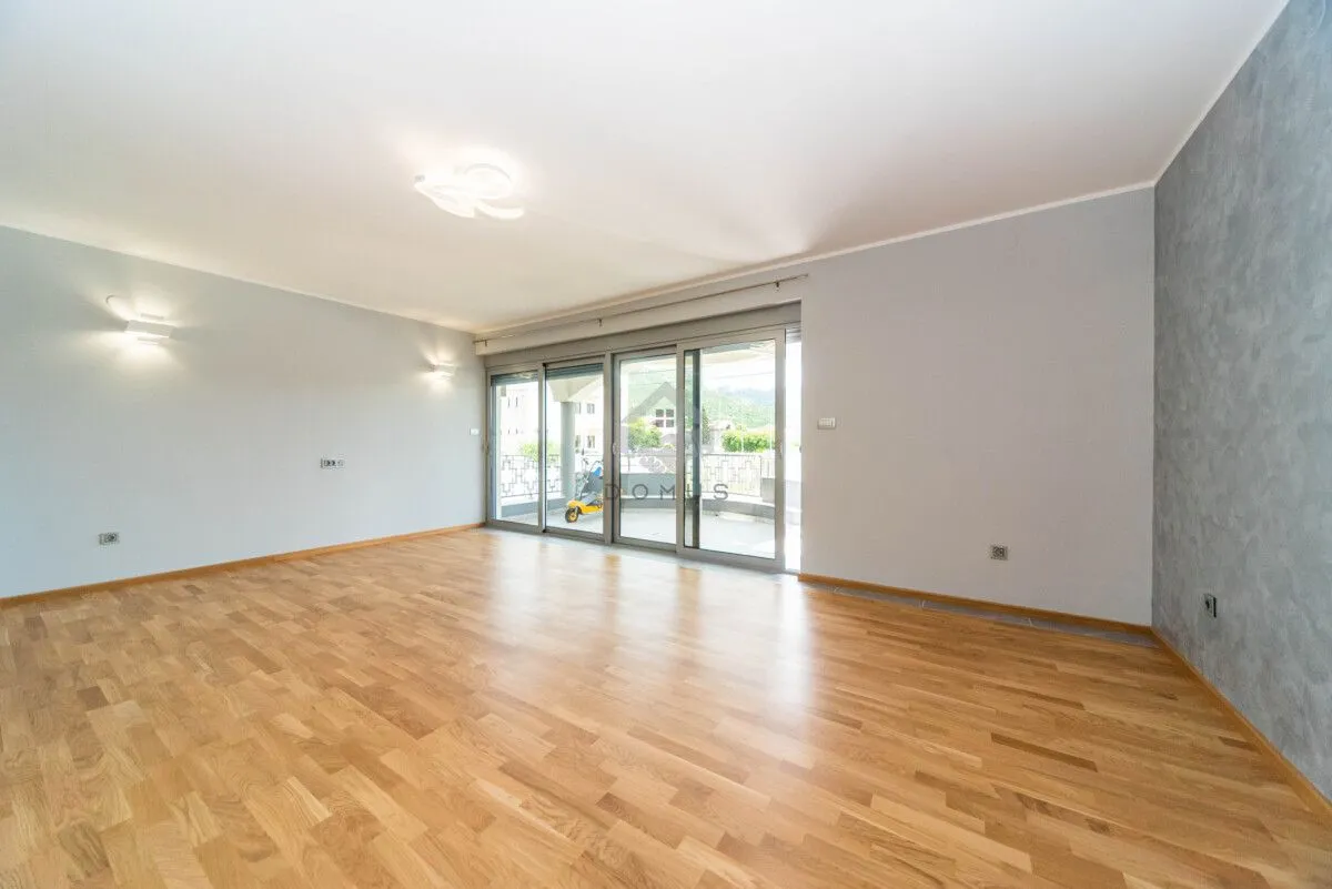 Rent, house, 320m², Zlatica, Podgorica