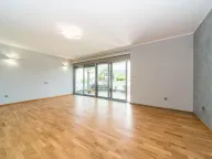 Izdavanje, kuća, 320m², Zlatica, Podgorica - image 6