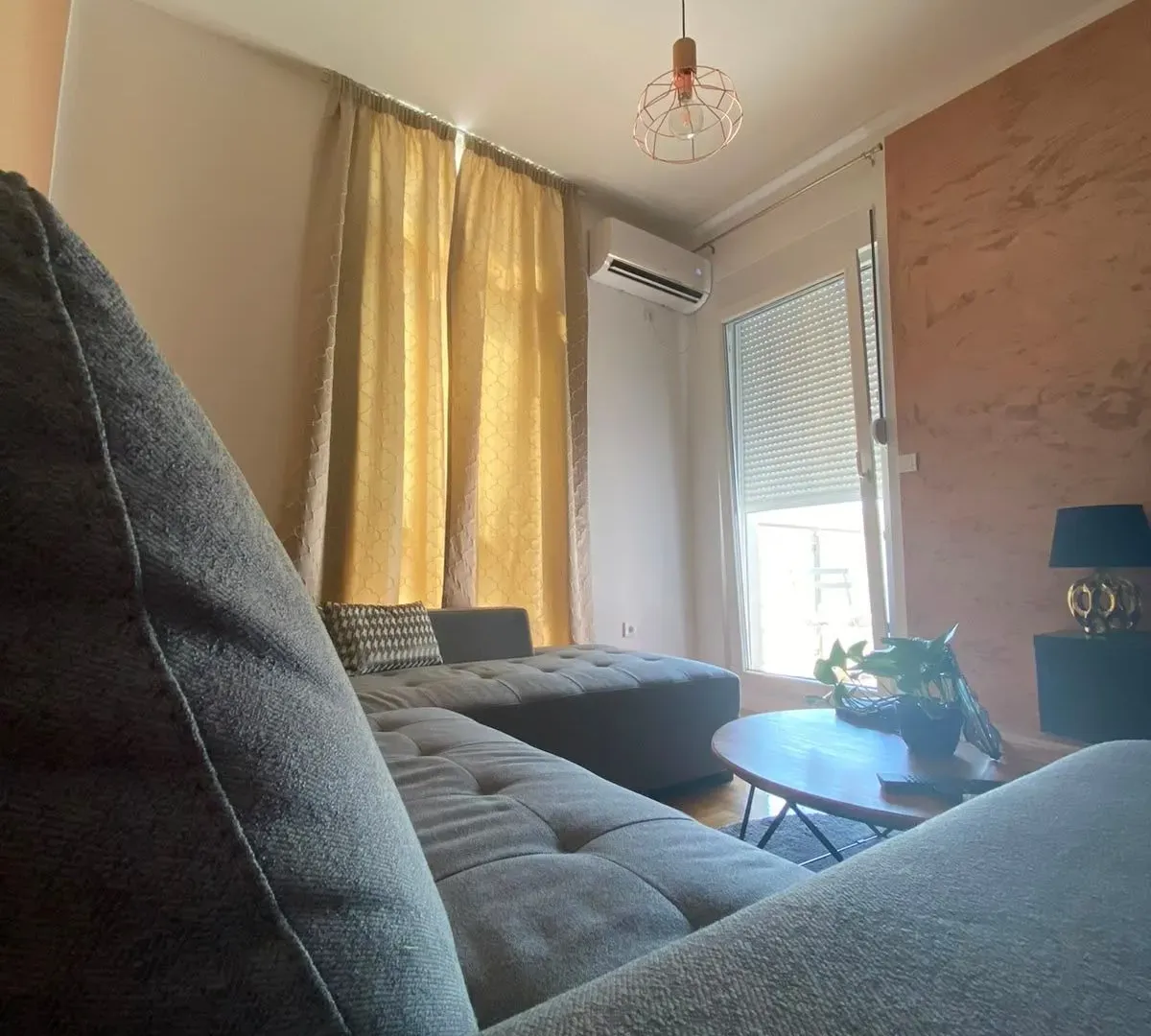 Izdavanje, jednosoban stan, 50m², Kava, Tivat
