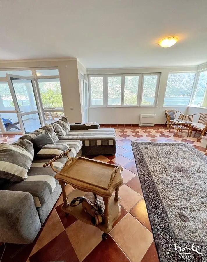 Sale, three bedroom apartment, 132m², Stoliv, Kotor