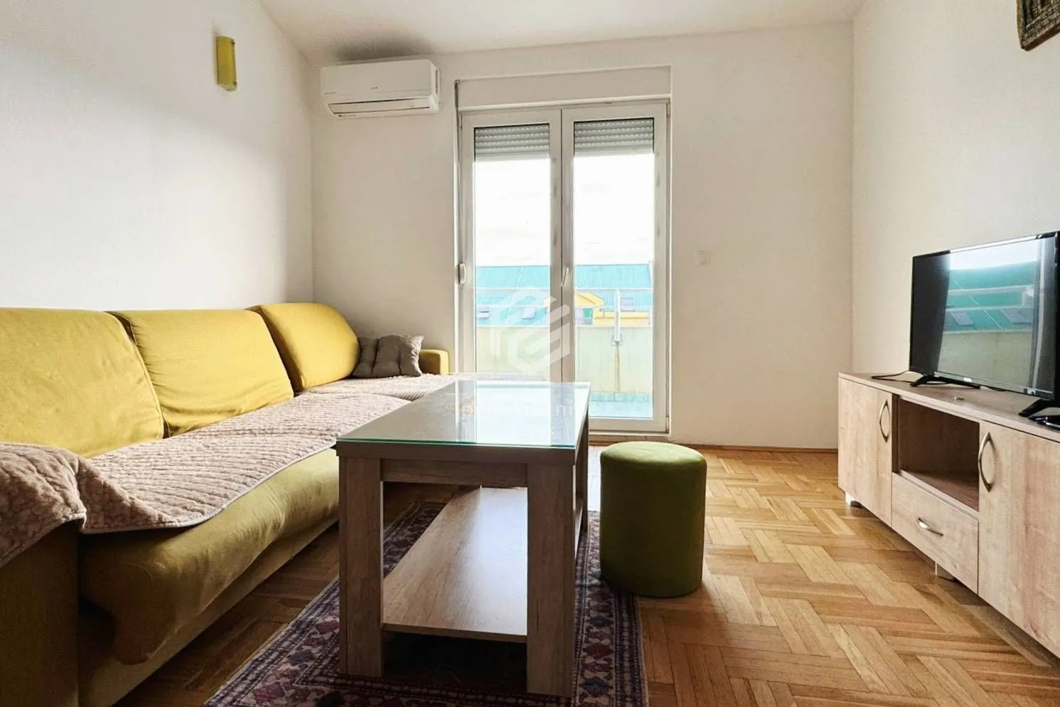 Izdavanje, jednosoban stan, 55m², Stari Aerodrom, Podgorica