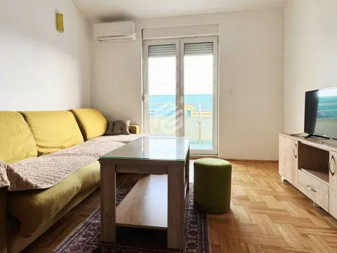 Izdavanje, jednosoban stan, 55m², Stari Aerodrom, Podgorica - image 1