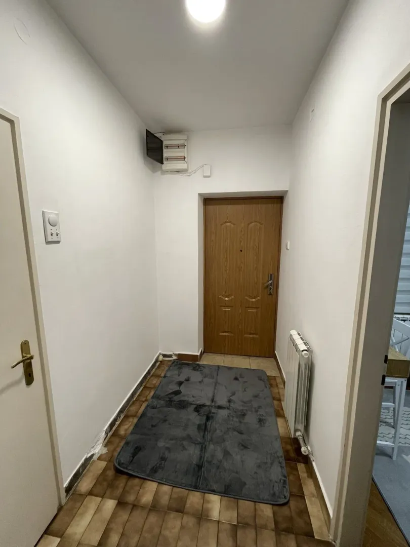 Izdavanje, četvorosoban stan, 143m², Pod Goricom, Podgorica