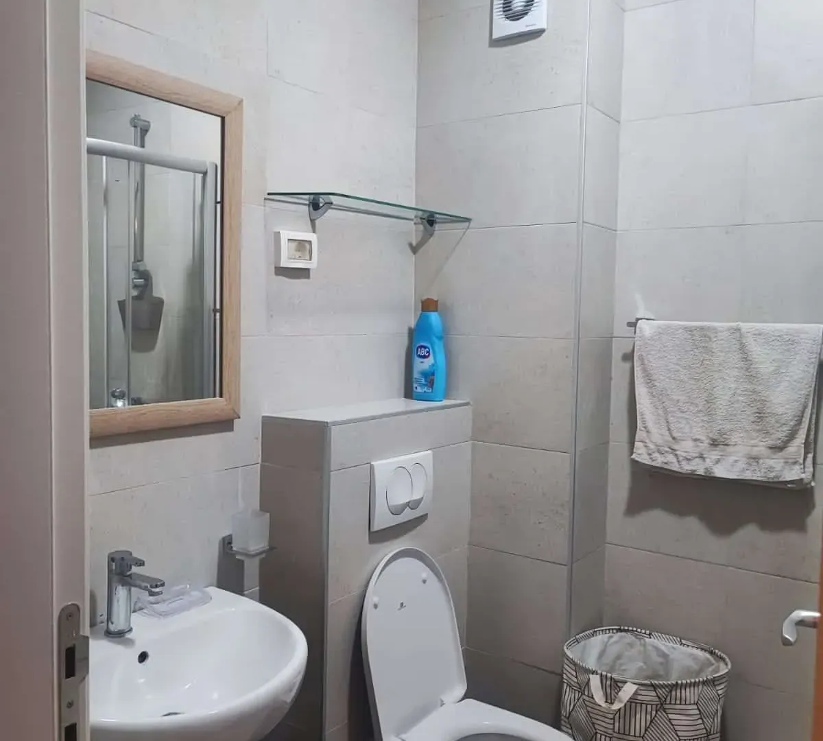 Izdavanje, jednosoban stan, 55m², Zagorič, Podgorica