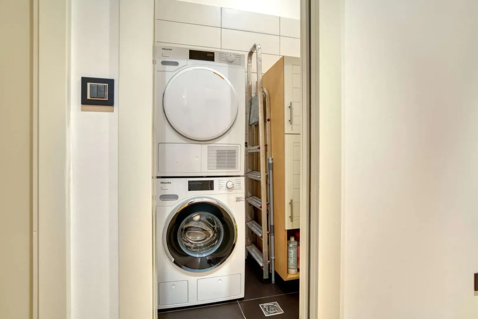 Izdavanje, dvosoban stan, 120m², Kod Capital Plaze, Podgorica