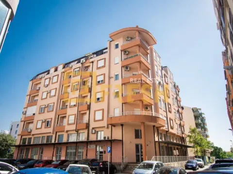 Izdavanje, jednosoban stan, 46m², City Kvart, Podgorica