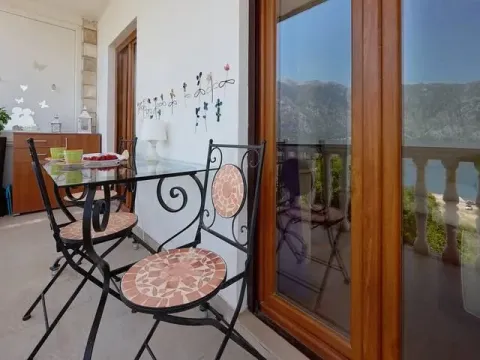 Prodaja, trosoban stan, 72m², Prčanj, Kotor - image 9