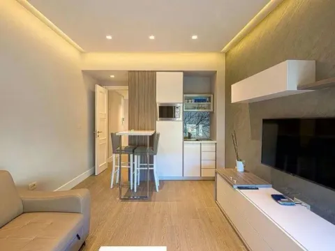 Rent, one bedroom apartment, 44m², Centar, Budva - image 6