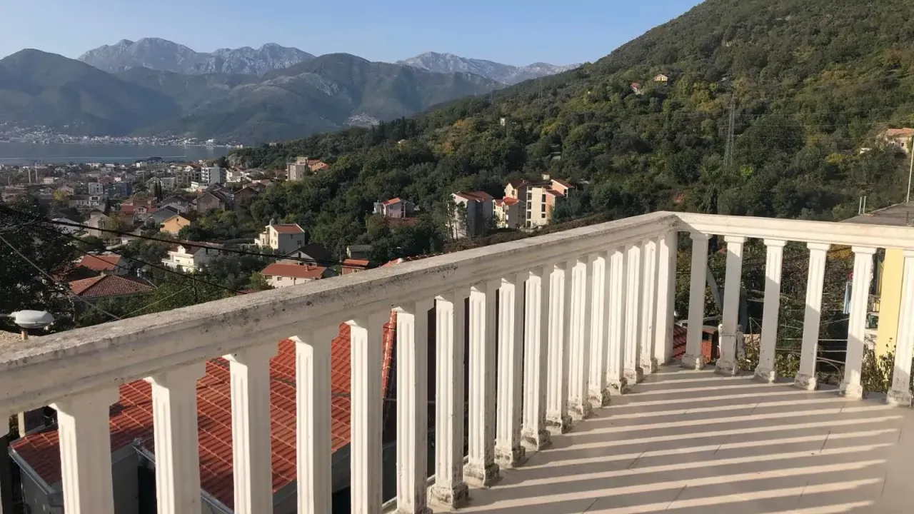 Izdavanje, stan, 73m², Tivat, Crna Gora