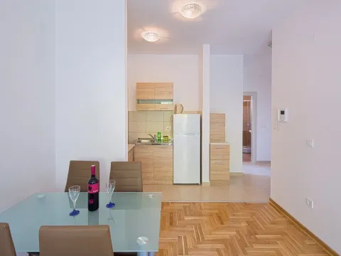 Rent, one bedroom apartment, 41m², Budva, Crna Gora - image 12