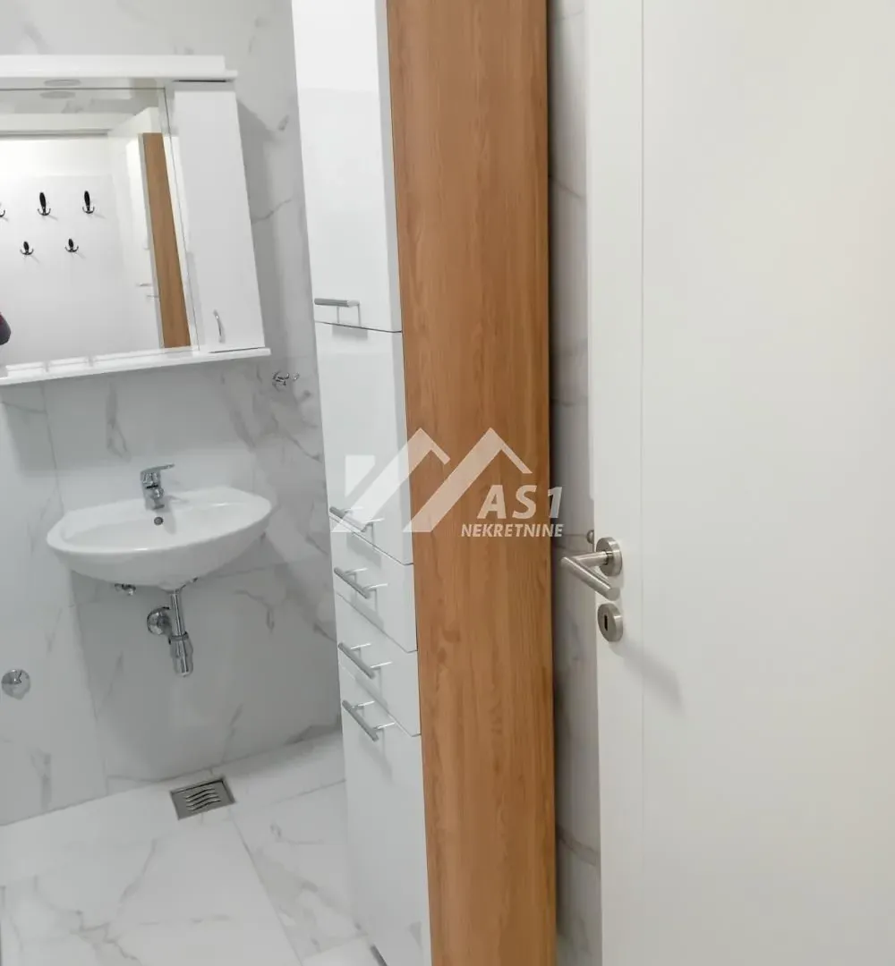 Izdavanje, jednosoban stan, 40m², Avijatičarsko naselje, Novi Sad Sve Podlokacije
