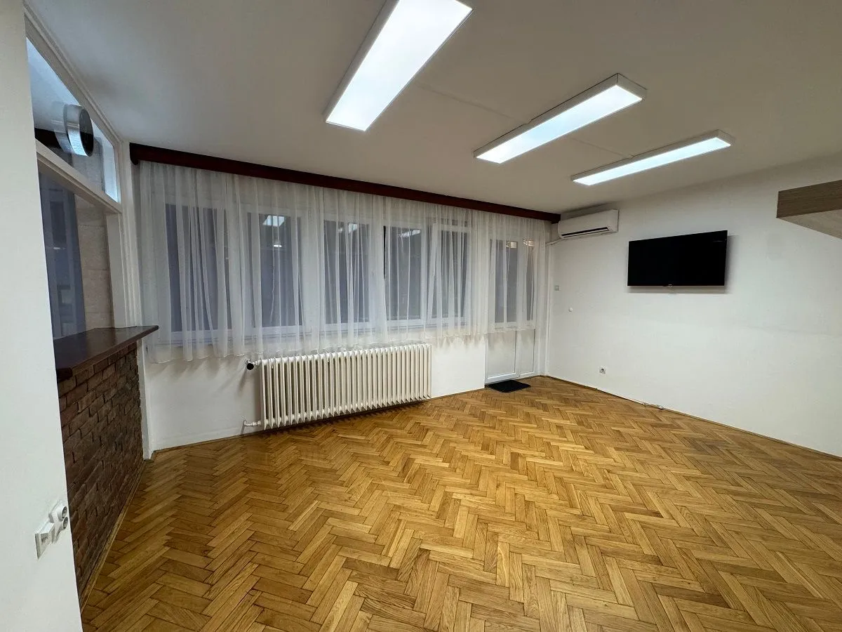 Izdavanje, dvosoban stan, 53m², Vračar Sve Podlokacije, Beograd