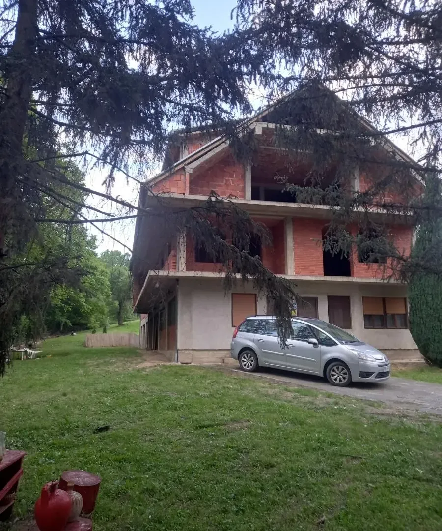 Sale, house, 990m², Niš, Srbija