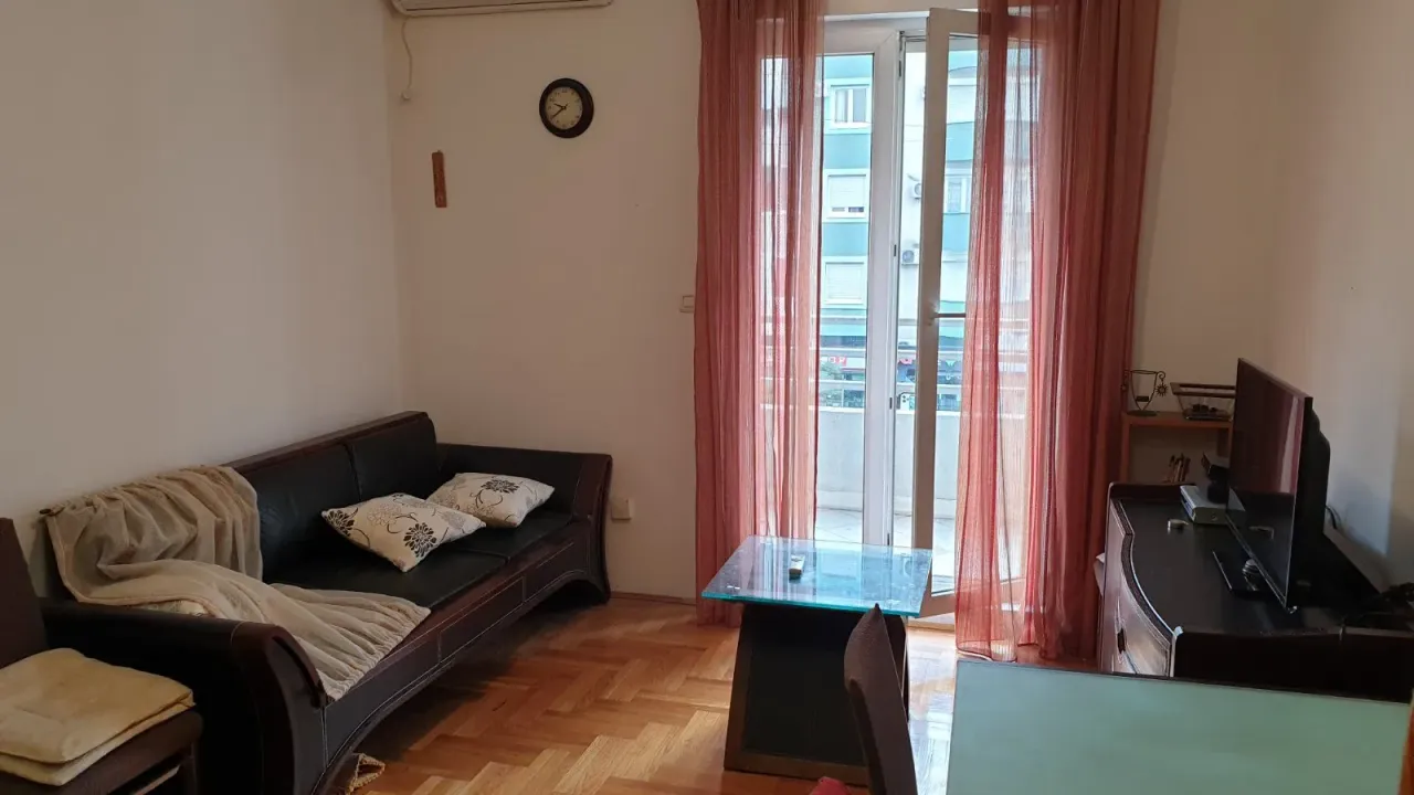 Izdavanje, jednosoban stan, 36m², Stari Aerodrom, Podgorica
