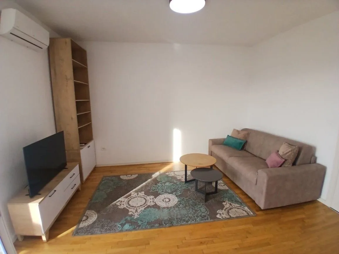 Izdavanje, garsonjera, 30m², Stari Aerodrom, Podgorica