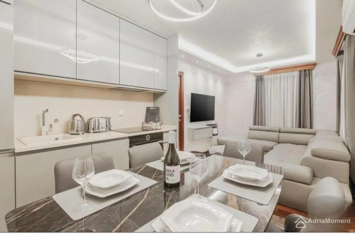Sale, one bedroom apartment, 42m², Grad, Kotor