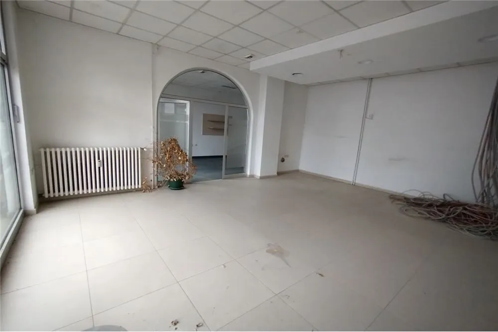 Izdavanje, poslovni prostor, 73m², Niš, Srbija