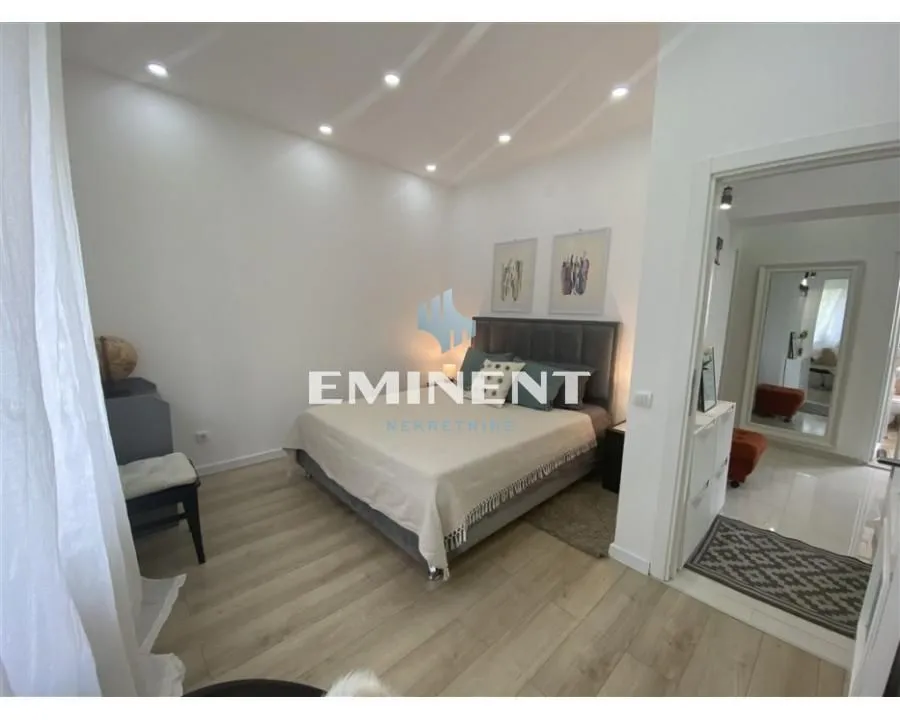 Izdavanje, dvosoban stan, 52m², Senjak, Beograd