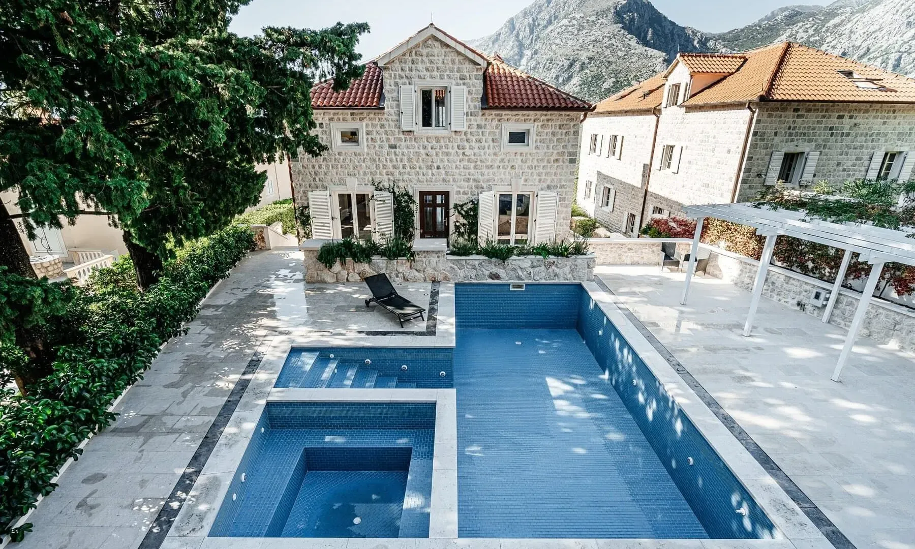 Rent, house, 491m², Ljuta, Kotor