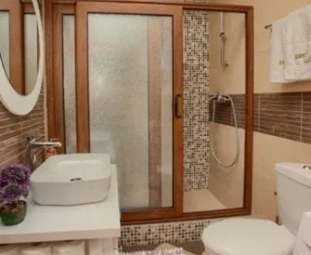 Izdavanje, trosoban stan, 150m², Muo, Kotor - image 7