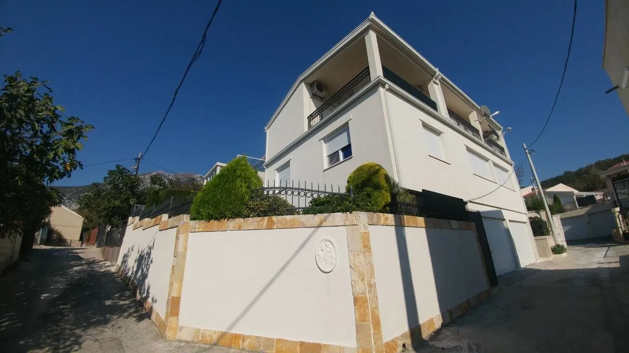 Prodaja, kuća, 200m², Bar, Crna Gora