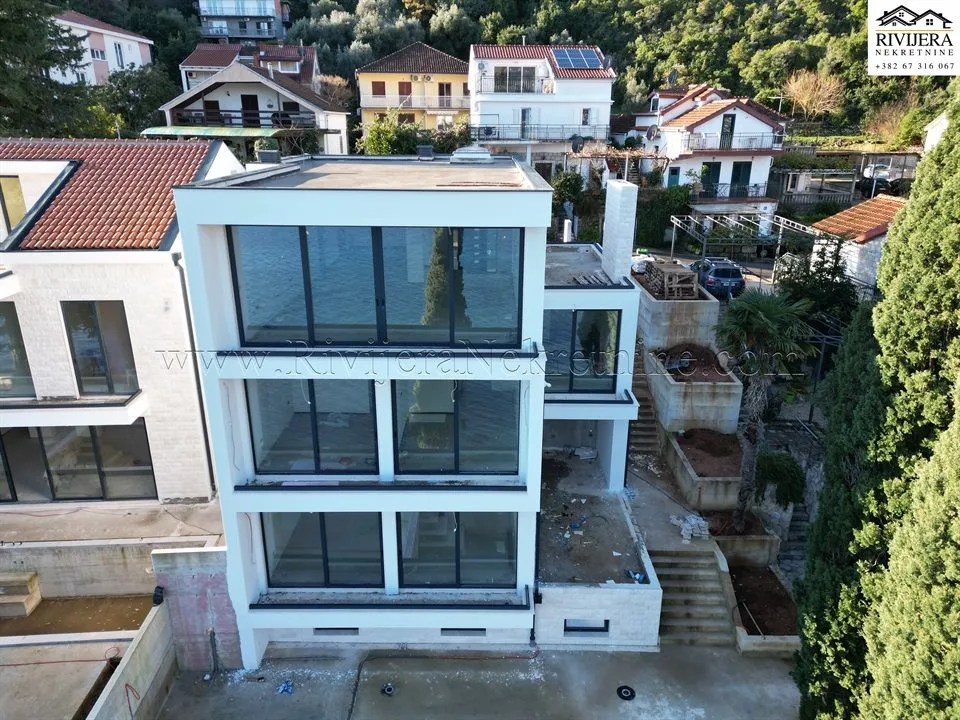 Prodaja, kuća, 430m², Njivice, Herceg Novi