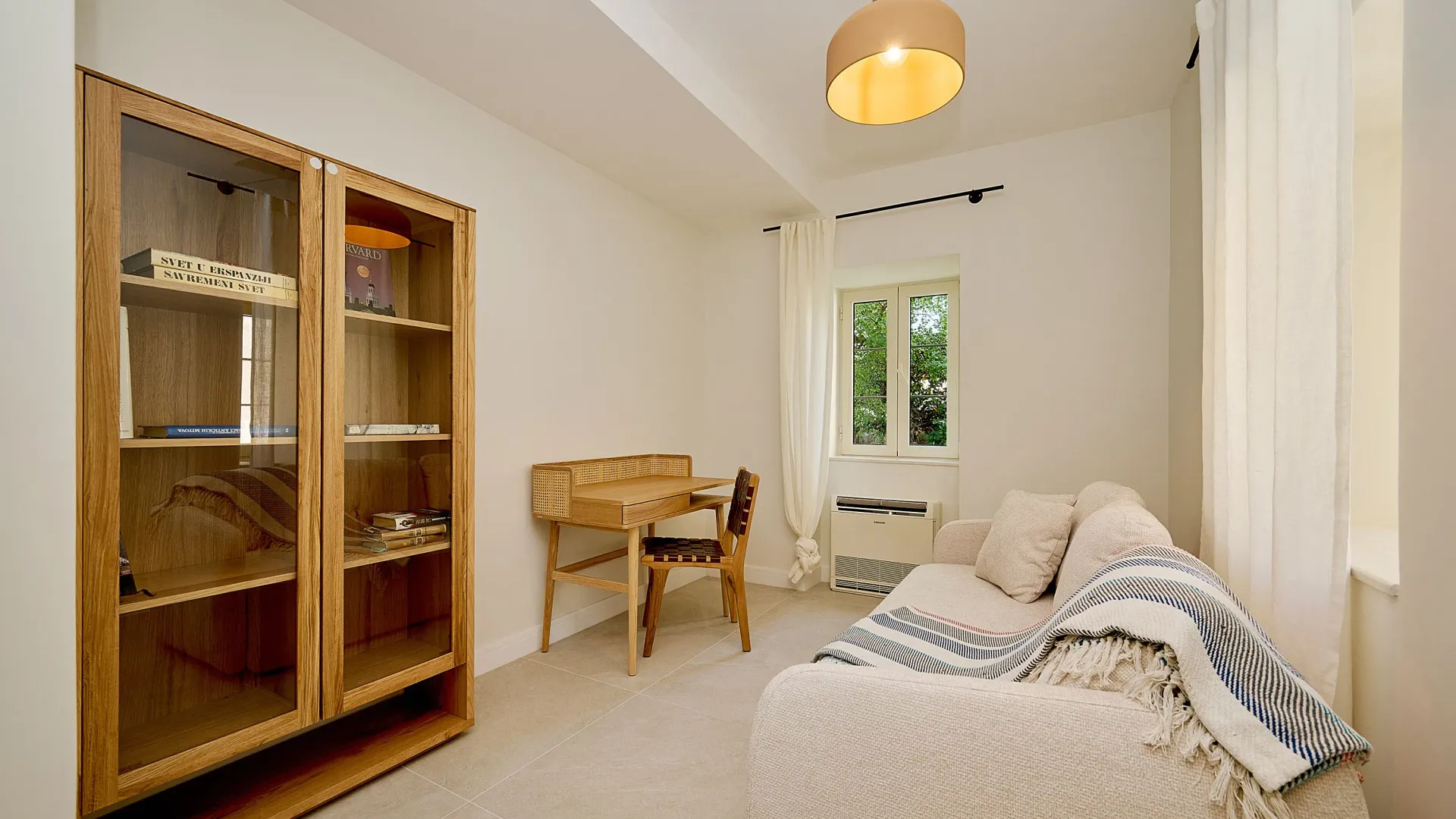Izdavanje, kuća, 200m², Dobrota, Kotor