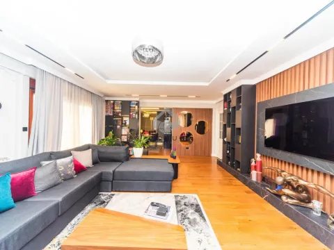 Izdavanje, trosoban stan, 195m², Tološi, Podgorica - image 4