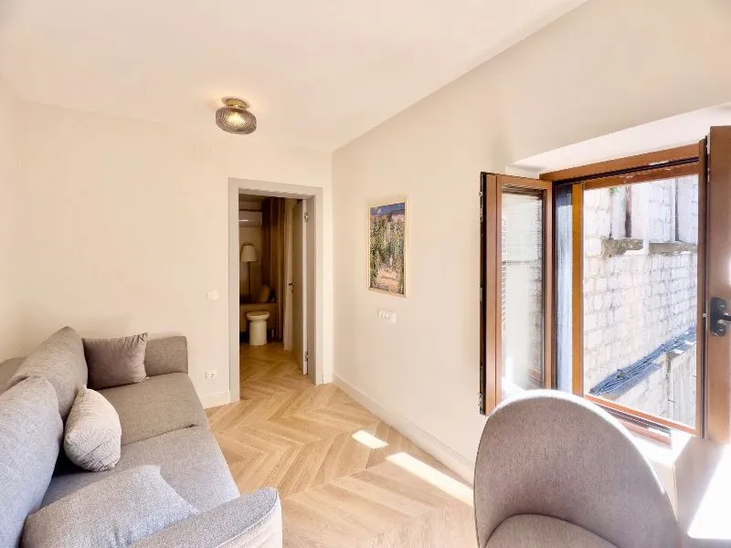 Prodaja, dvosoban stan, 43m², Centar, Kotor