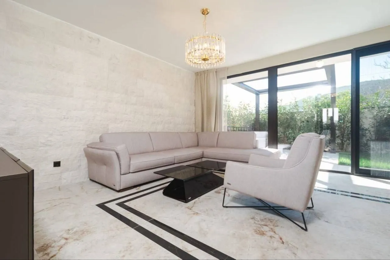Sale, three bedroom apartment, 170m², Lastva Grbaljska, Kotor