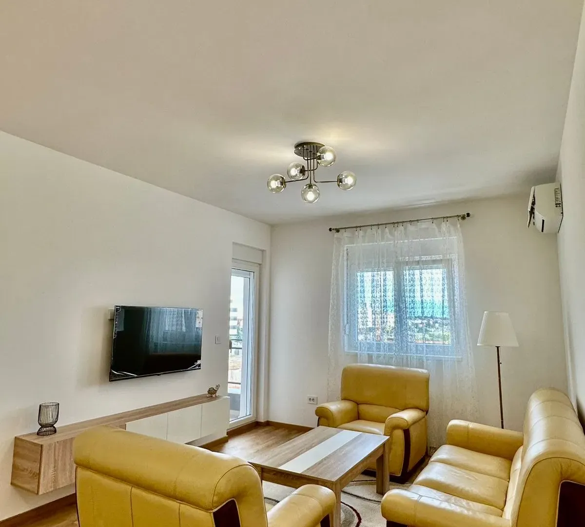 Izdavanje, dvosoban stan, 47m², Stari Aerodrom, Podgorica