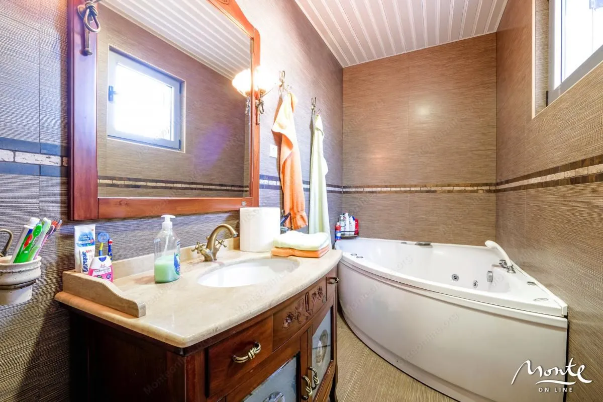 Sale, four bedroom apartment, 179m², Budva, Crna Gora