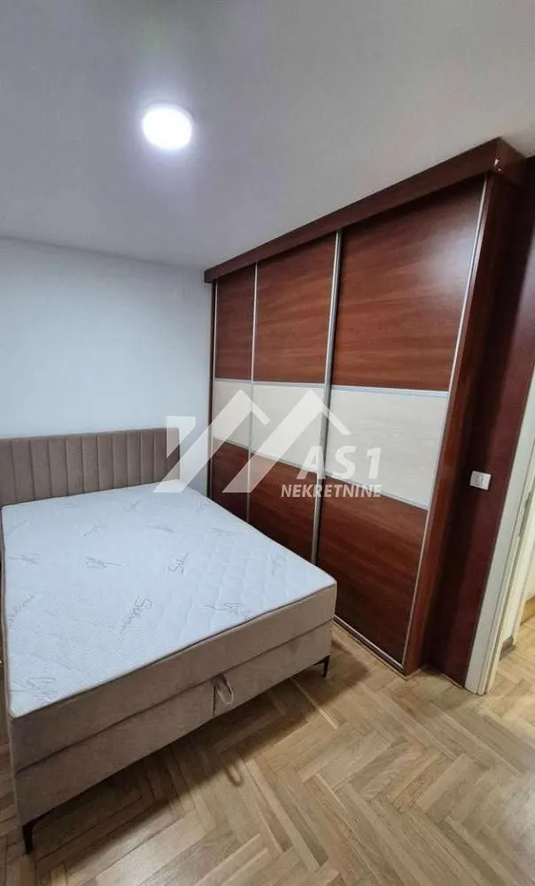 Izdavanje, četvorosoban stan, 90m², Rotkvarija, Novi Sad Sve Podlokacije