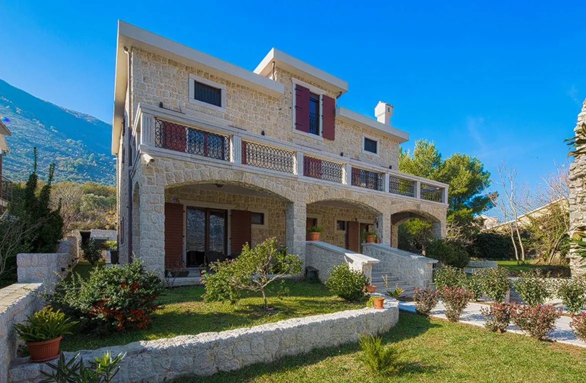 Sale, house, 497m², Prčanj, Kotor