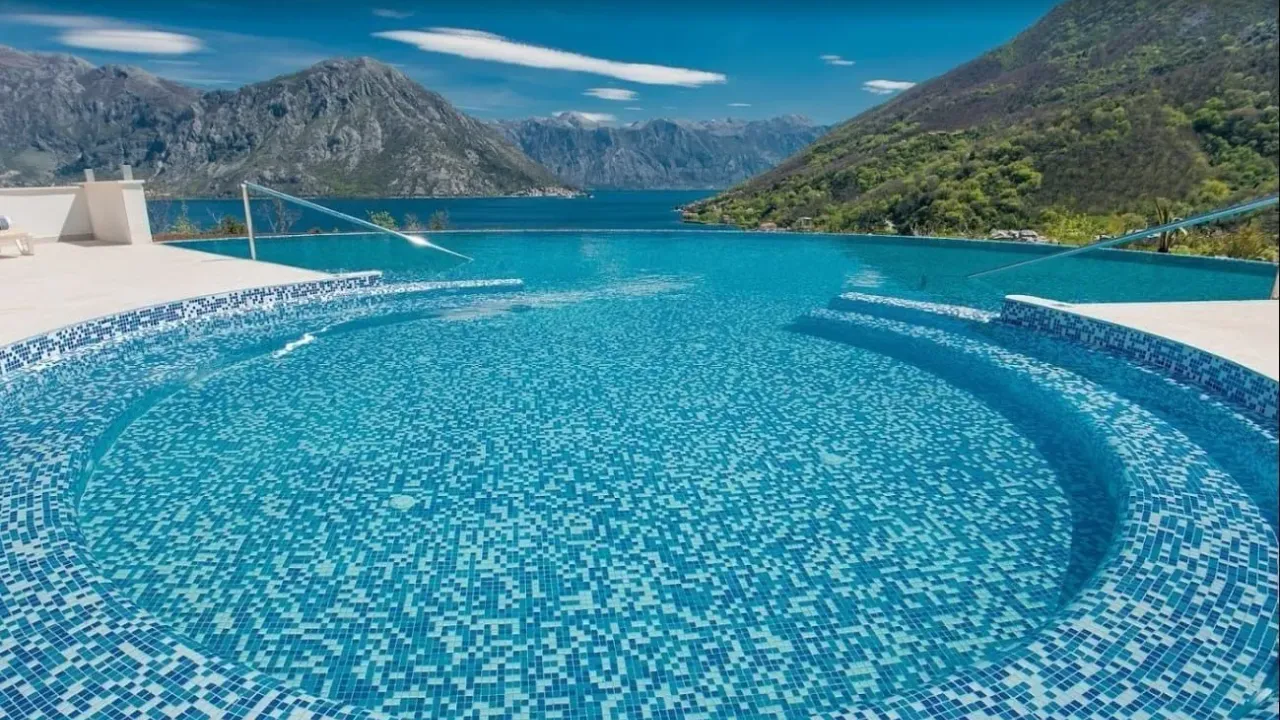 Prodaja, dvosoban stan, 90m², Morinj, Kotor