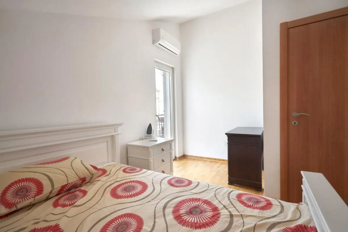 Rent, two bedroom apartment, 70m², Centar, Tivat