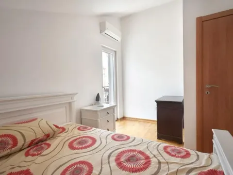 Izdavanje, dvosoban stan, 70m², Centar, Tivat - image 10