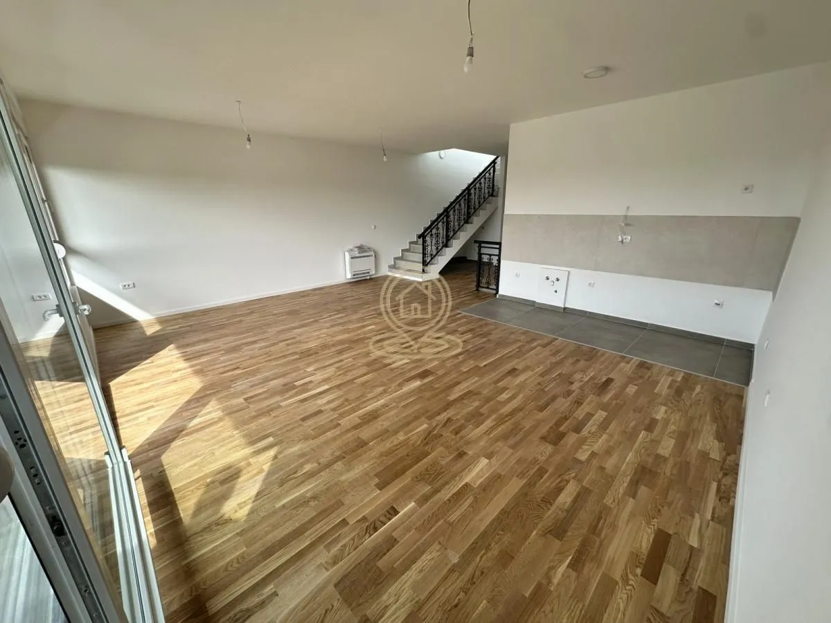 Prodaja, stan, 225m², Karagača, Petrovaradin
