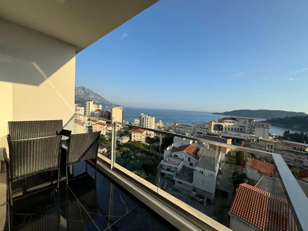 Izdavanje, jednosoban stan, 57m², Bečići, Budva