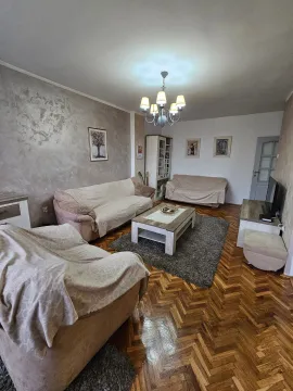 Rent, three bedroom apartment, 100m², Pejton, Podgorica - image 2