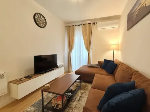 Rent, one bedroom apartment, 40m², Central Point, Podgorica - image 2