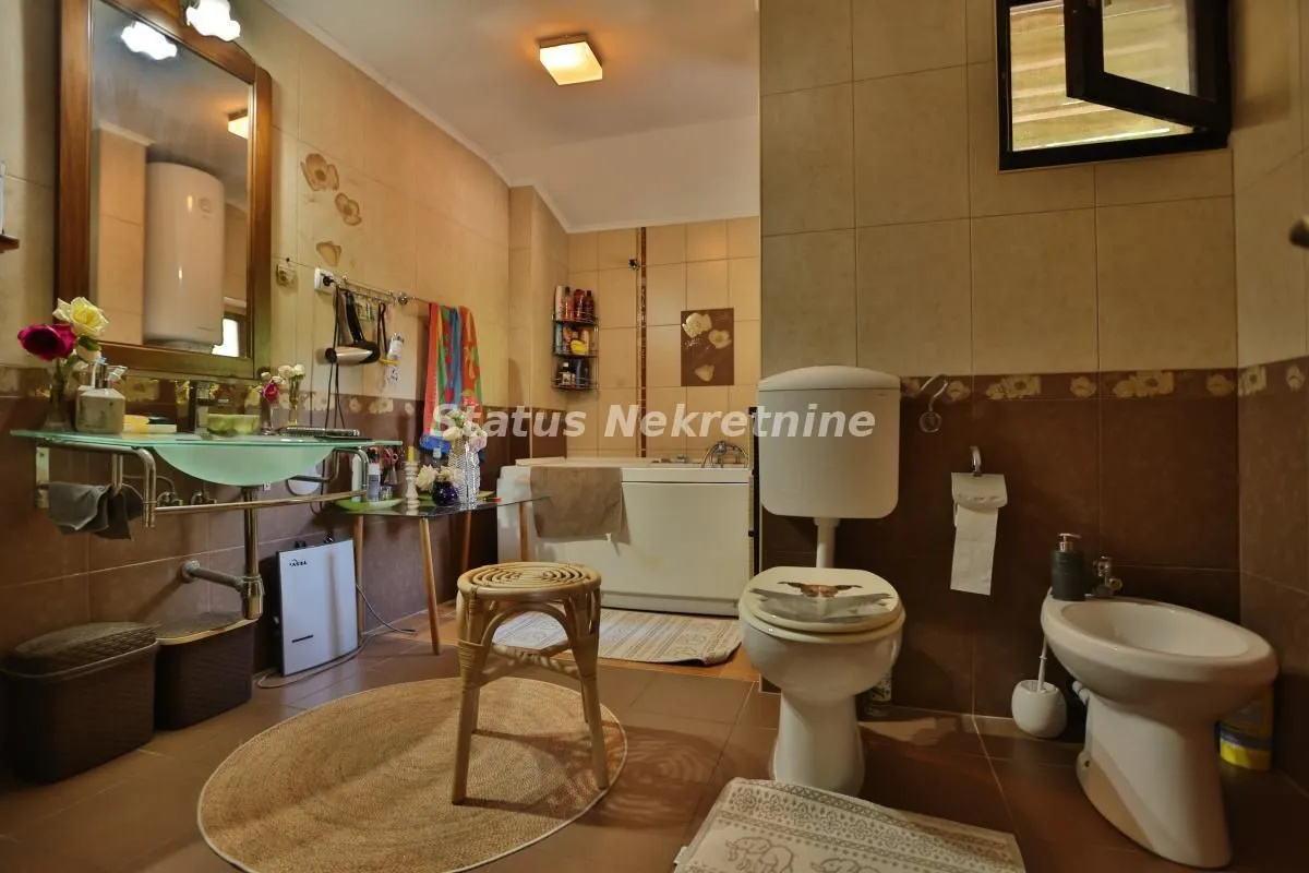 Prodaja, kuća, 322m², Ledinci, Petrovaradin