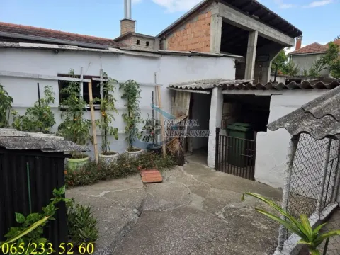 Prodaja, kuća, 240m², Centar, Inđija - image 17