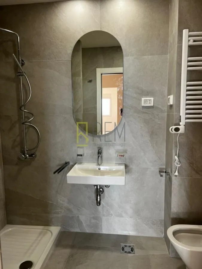 Prodaja, dvosoban stan, 71m², Central Point, Podgorica